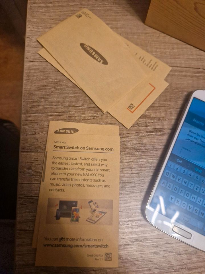 Samsung Galaxy S4 16 GB mit Schutzfolie auf dem Display in Mölln