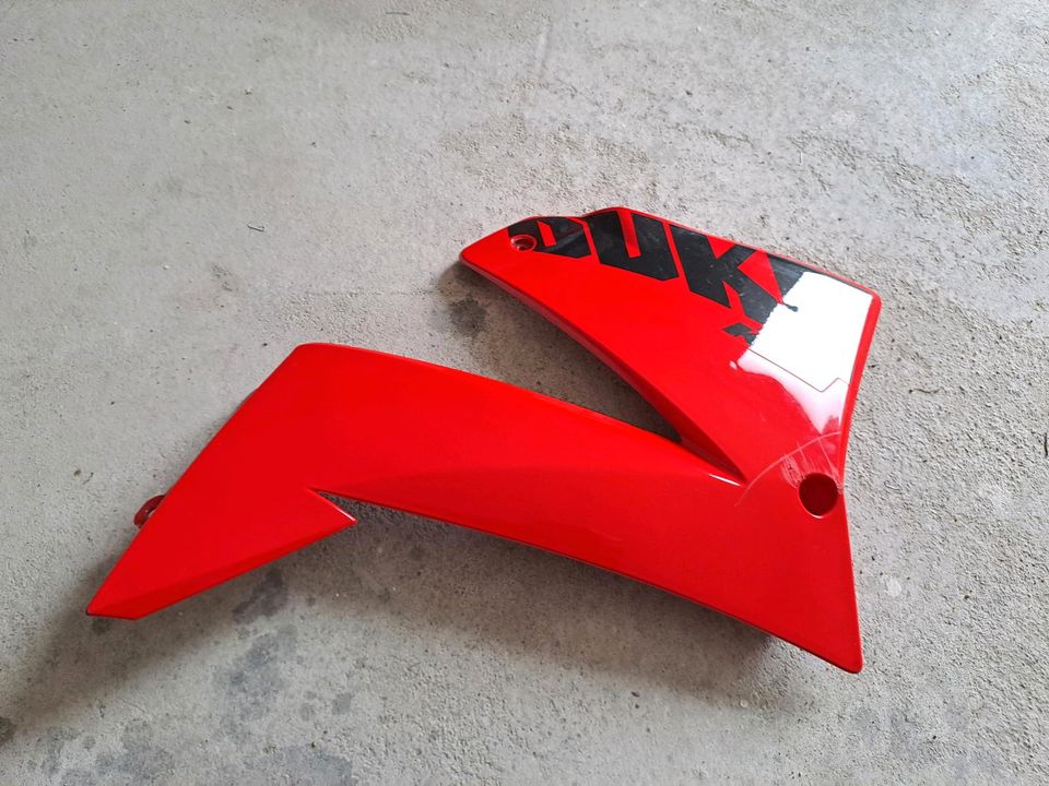 Tankspoiler Verkleidung Ktm Lc4 640 625 Duke II 2 chili red recht in Wissen