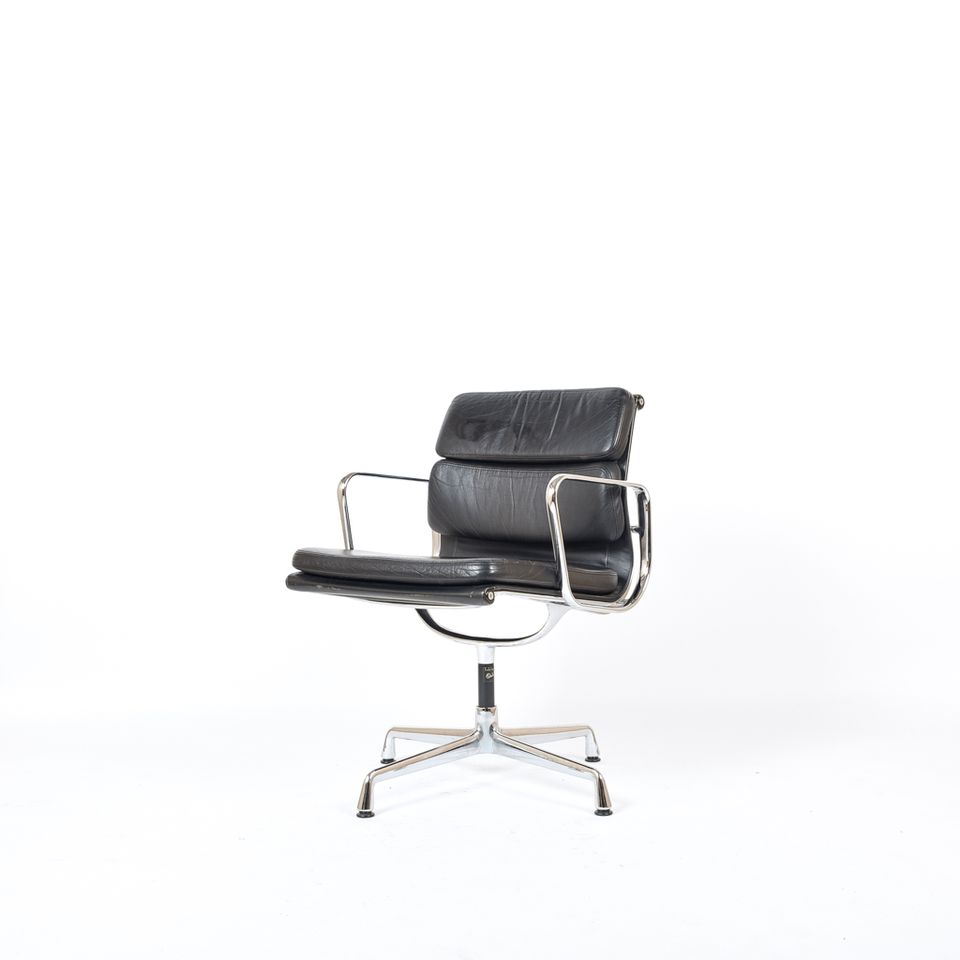 Vitra | EA208 | Softpad Chair in Berlin