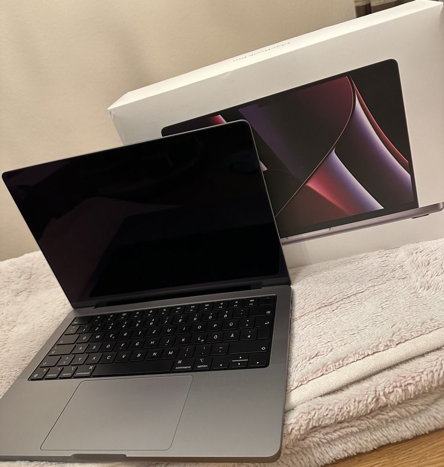 MacBook Pro 14" 2023 M2 Pro 16GB RAM 512GB SSD in Kronach