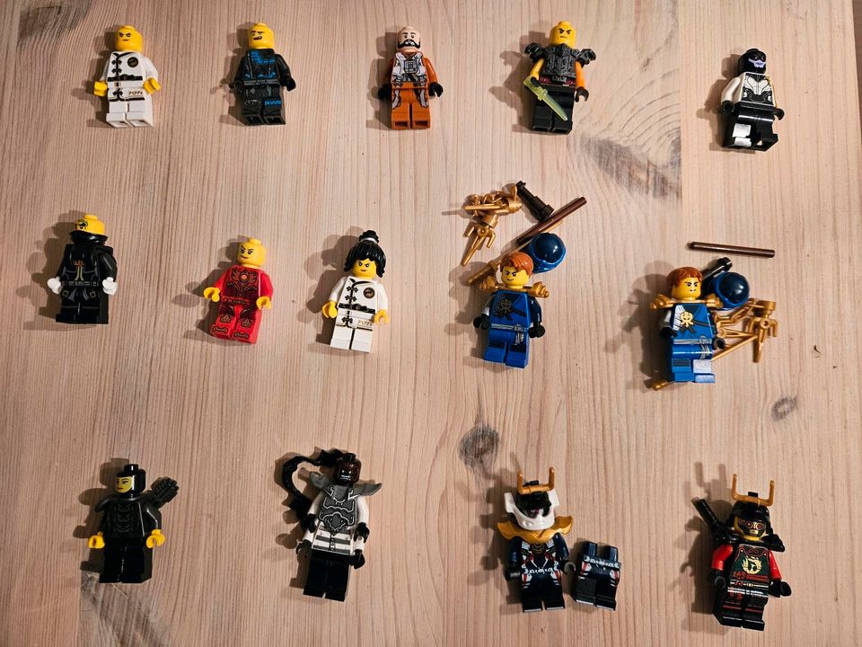 Lego ninjago Figuren in Ditzingen