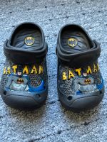 Batman Crocs für Kinder Gr.24 neuwertig Friedrichshain-Kreuzberg - Kreuzberg Vorschau