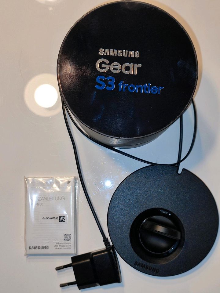 Samsung Gear S3 Frontier Smartwatch - Space Gray (SM-R760NDAADBT) in Blomberg