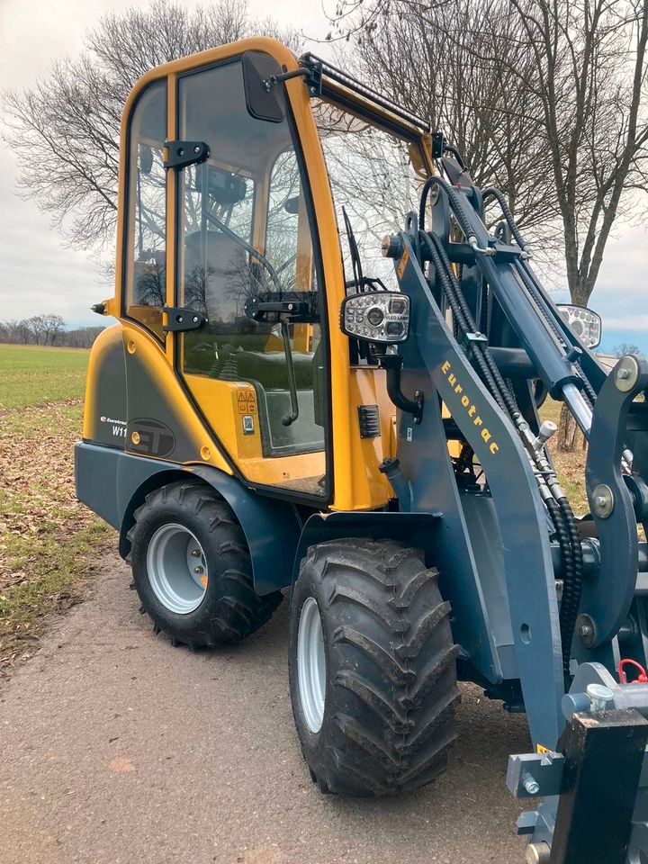 Hoflader Eurotrac W11 mit Fahrerkabine - Beheizbare Vollkabine - Hydraulische Schnellwechsler - Arbeitsscheinwerfer Front & Heck - Joystick mit Fahrtrichtungsschalter -  Schwimmstellung - Garantie in Heemsen