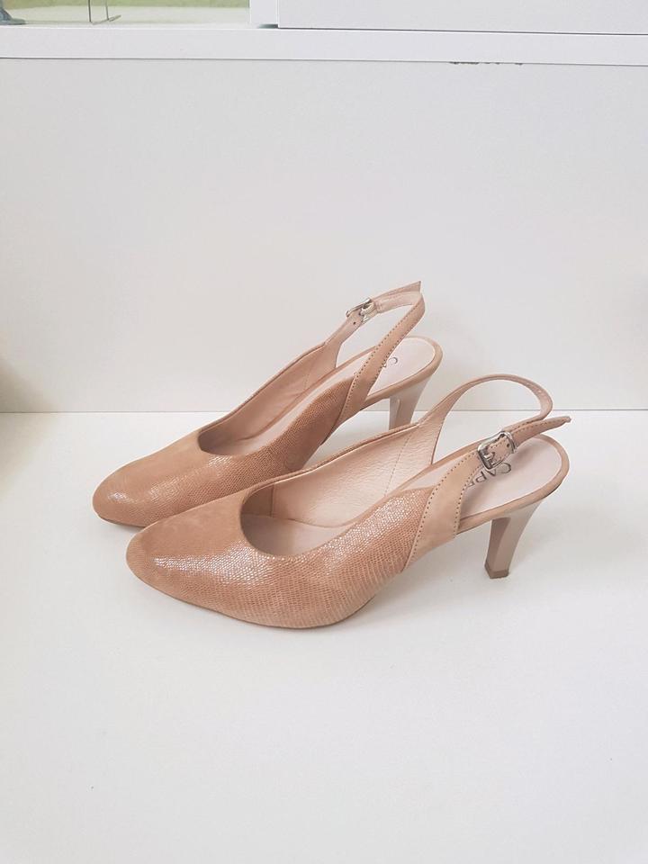 caprice Damen echtleder Sandaletten Pumps gr. 4,5 (37,5)  camel in Pirmasens
