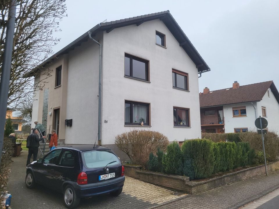 Obergeschoßwohnung in einem Zweifamilienhaus mit Balkon und großer Garten zum alleinnutzenlleinnutzungtzung in absolut ruhiger Lage in Waldbrunn