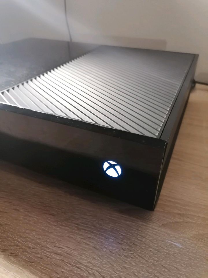 Xbox One 350GB in Kolbermoor