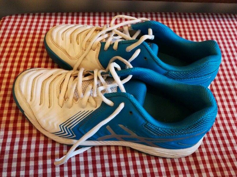 Asics Tennisschuhe mit Profil für Asche oder Granulat 39,5 in Potsdam -  Babelsberg Nord | eBay Kleinanzeigen ist jetzt Kleinanzeigen