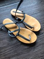 Sandalen, Flip Flips, Größe 37, grau mit Plalietten Nordrhein-Westfalen - Bocholt Vorschau