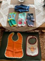 Baby Lätzchen, 4 Paar Stoppersocken Nordrhein-Westfalen - Mülheim (Ruhr) Vorschau