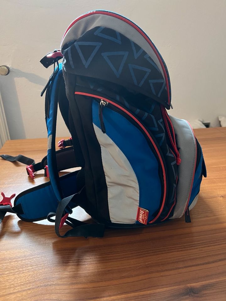 Scout Schultasche Alpha und Sporttasche in Kipfenberg