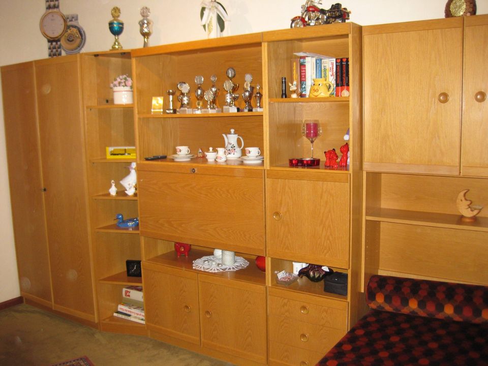 Kinder/ Jugendzimmer mit Schrank und Bett in Hohenaspe