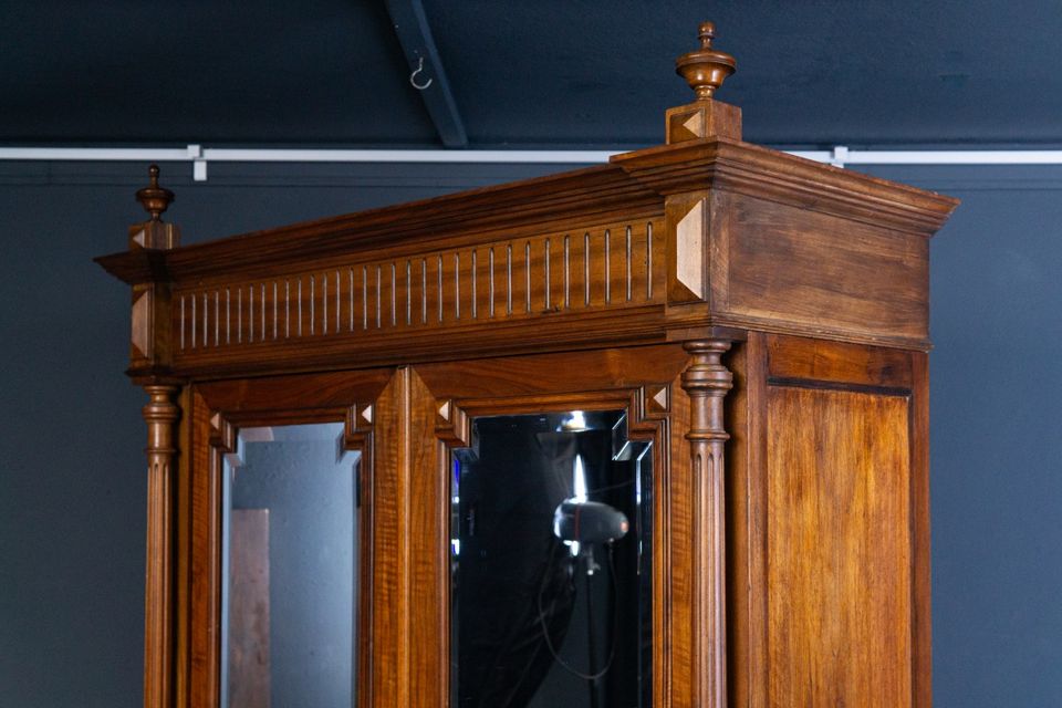 Schrank Garderobe Regal Kleiderschrank Wäsche Alt Antik MÖBLINGER in Berlin