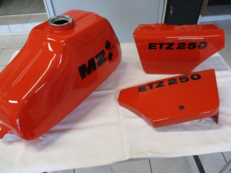 Original MZ ETZ 250 Tank , Seitendeckel Set - Überholt , Lackiert in Witten