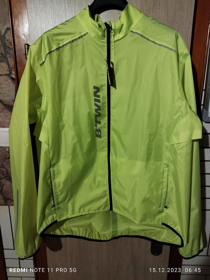 Fahrrad Regenjacke 3 xl BTWIN (neu) in Blomberg