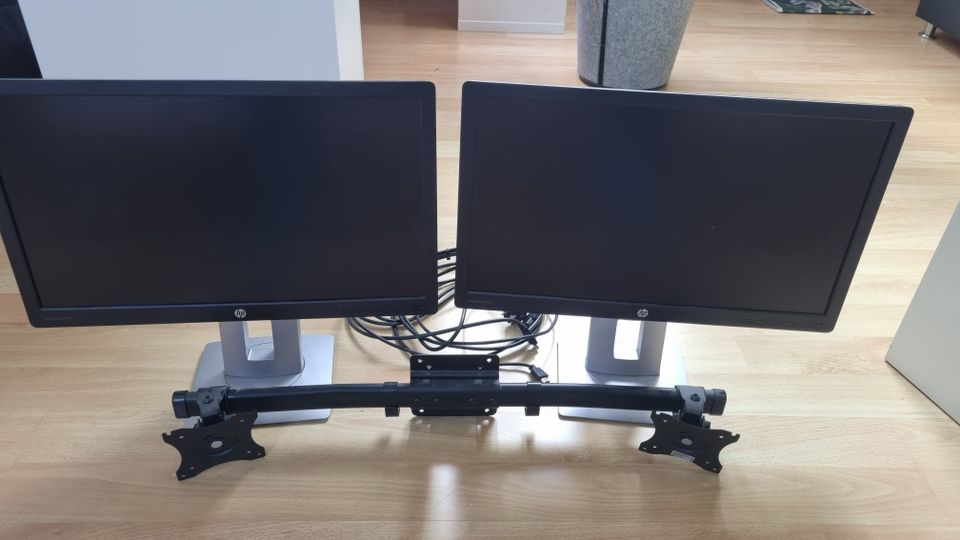2 LCD Monitore HP E232 23Zoll plus Wandhalterung in Wedel