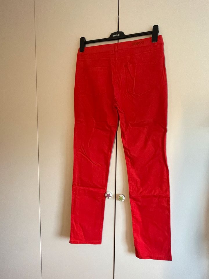 me&i Jeans rot Gr. 32/32 NEU in Harsefeld