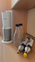 Sodastream mit 2 Glaskaraffen und 2 x CO2-Zylindern Niedersachsen - Buxtehude Vorschau