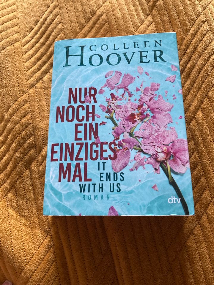 Colleen Hoover , verschiedene Romane in Mandelbachtal