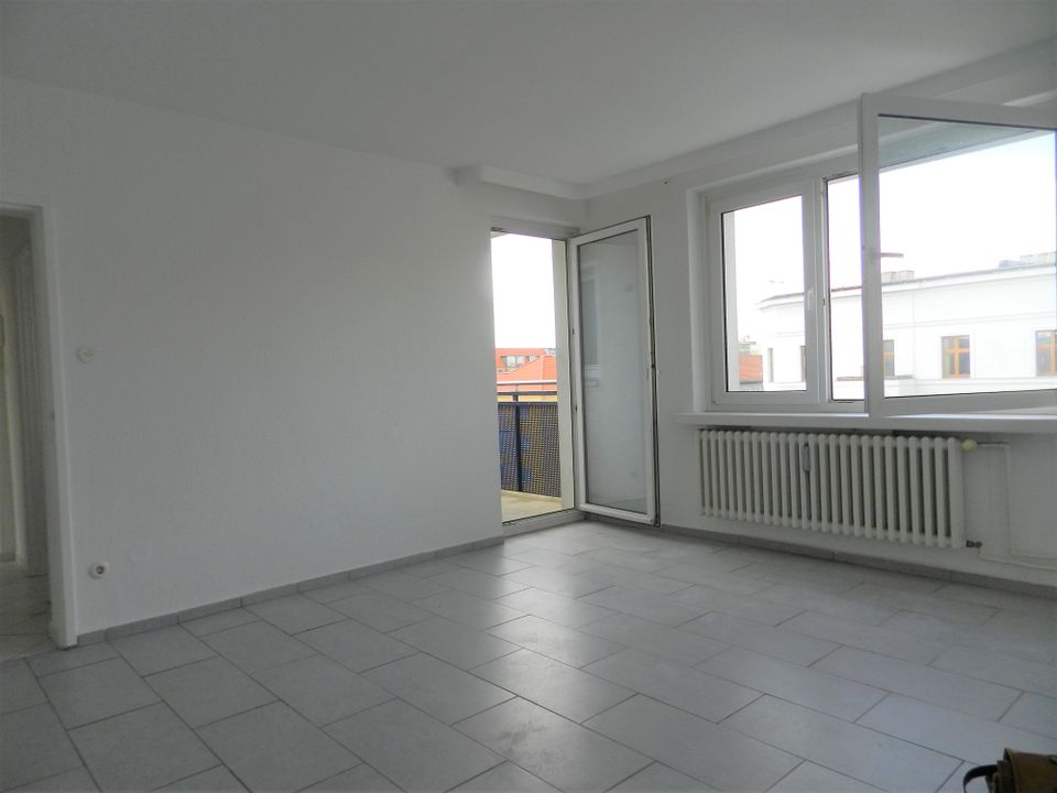 Wunderschöne Zweizimmerwohnung mit Aufzug und Balkon in Berlin in Berlin