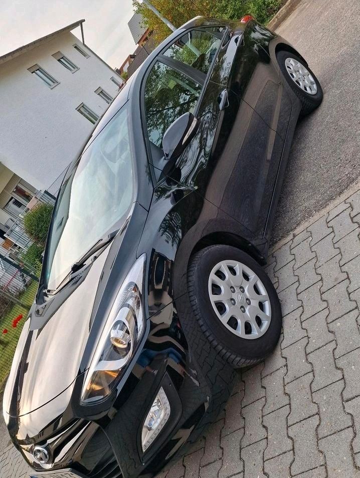 Hyundai  i 30  wenig Kilometer  Tüv Neu Anfängerauto in Landshut