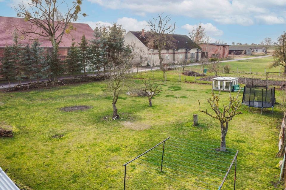 Viel Platz und Potenzial: Gepflegtes EFH mit großem Garten und Nebengebäuden in Wartin in Casekow