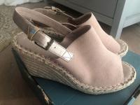 Süße Sandalen Keilabsatz von TOMS neuwertig Nordrhein-Westfalen - Hilden Vorschau
