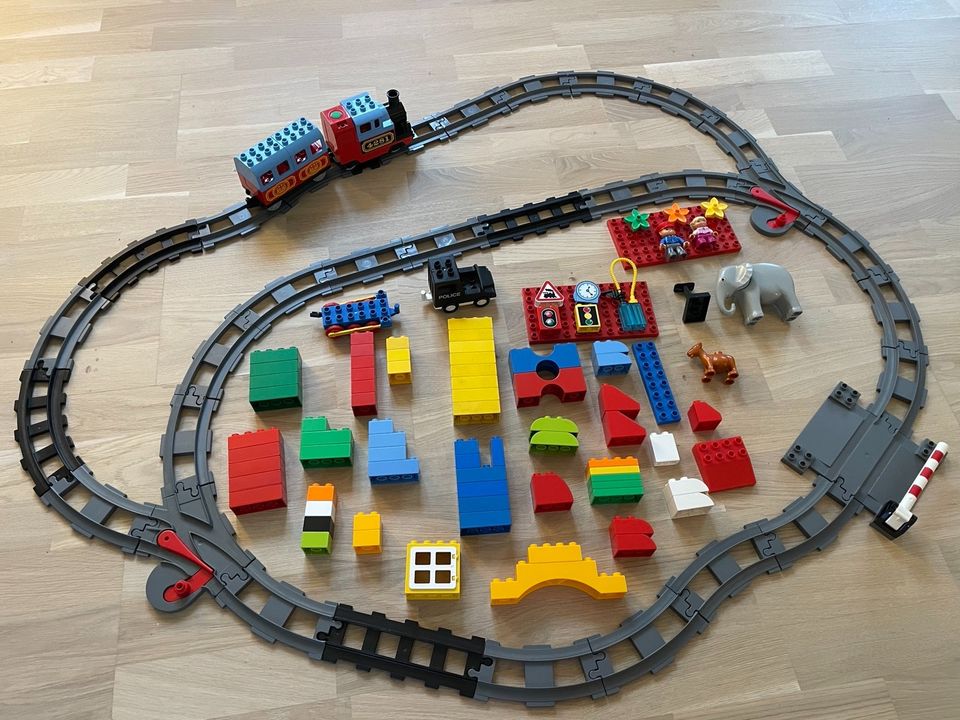 Lego Duplo Eisenbahn 10507 + Schienenset 10506 in Velten