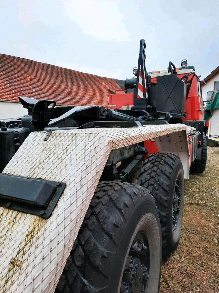 Steyr 1491 LKW mit Pritsche Hakenlift geländegängig in Stefansberg