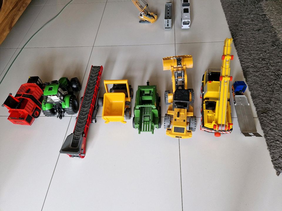 Playmobil,Bruder,Kran,Bagger,Traktor,Hänger,Radlader in Estenfeld