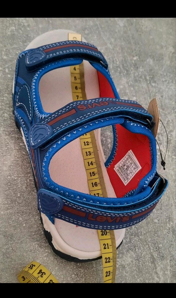 Levi's Sandalen Jungen blau Gr. 33 in Hamburg