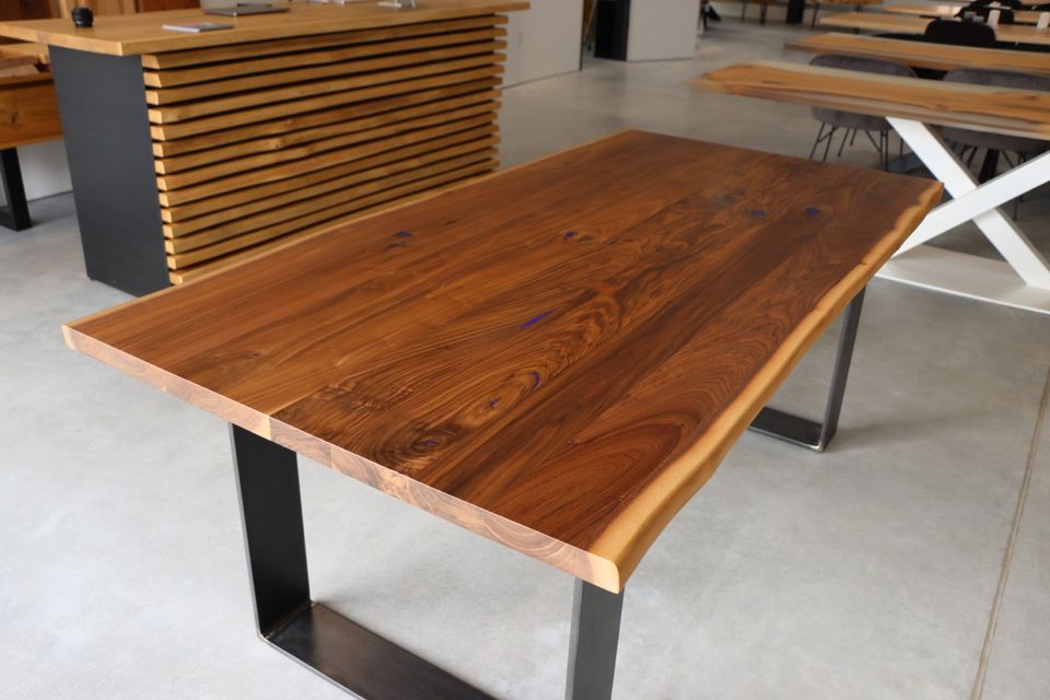 Tisch mit Baumkante Nussbaum Esstisch Baumtisch 200x100cm in Monheim am Rhein