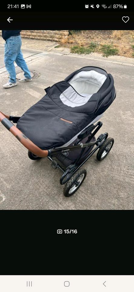 Navington Galeon Kinderwagen mit viel Zubehör in Worms