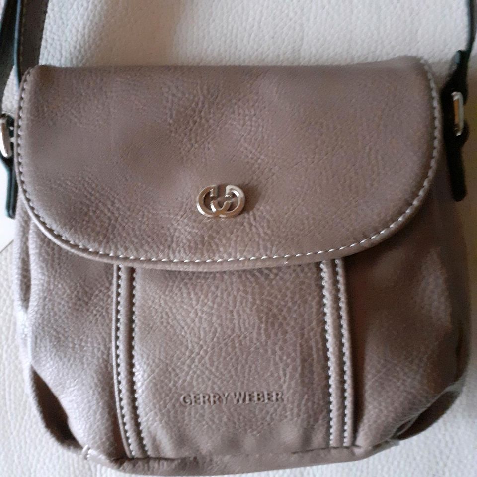 GERRY WEBER Damen Umhängetasche  / Schultertasche in Keltern