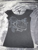 Süßes Kurzarm Shirt Gr.M~mit Rose~schwarz~super erhalten~ Niedersachsen - Hatten Vorschau