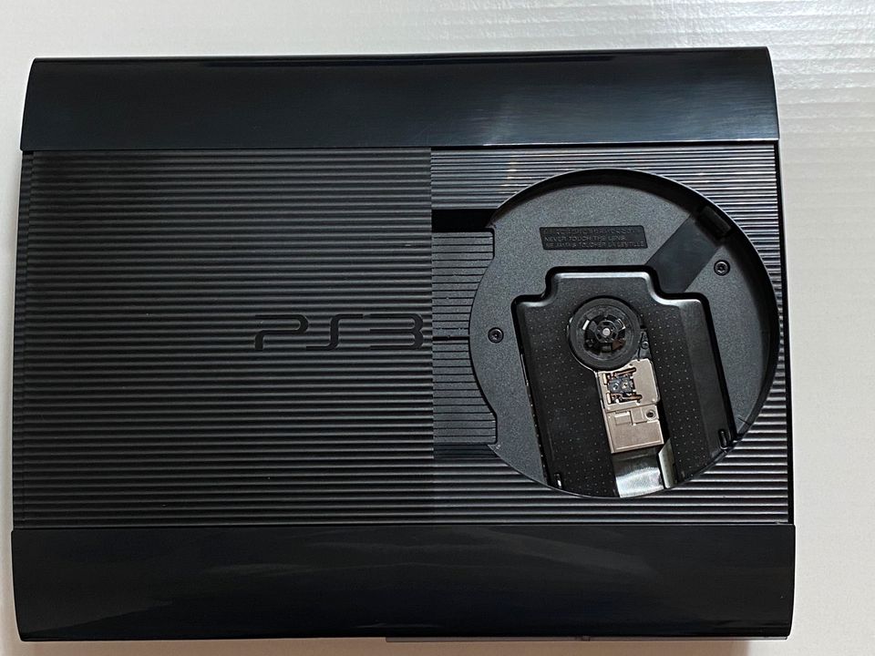 PS3 Super Slim,Motion Controller,camera,Spiele in Donaueschingen