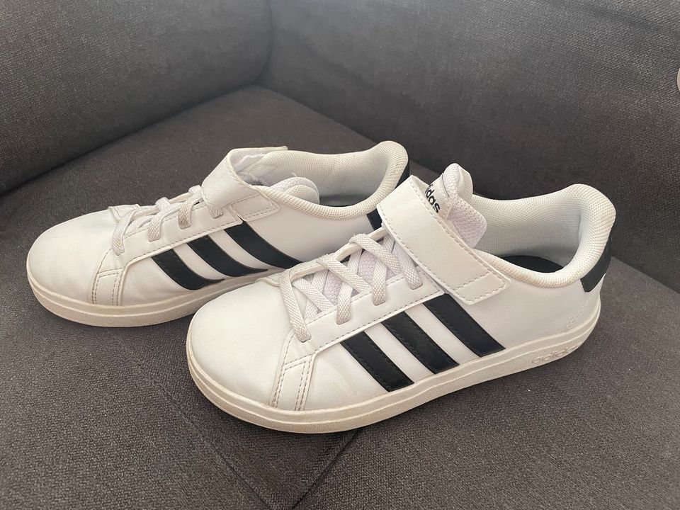 Adidas Sneaker in Kornwestheim