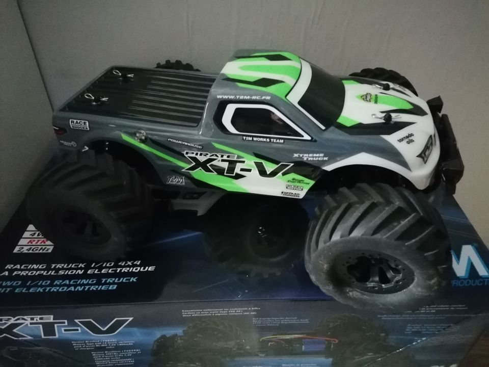 T2M Pirate XT-V 1/10 RC Truck Neuwertig in Morsbach