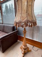 Stehlampe/Tischlampe  Vintage mit Lederschirm und Eichenfuß Bayern - Bad Endorf Vorschau