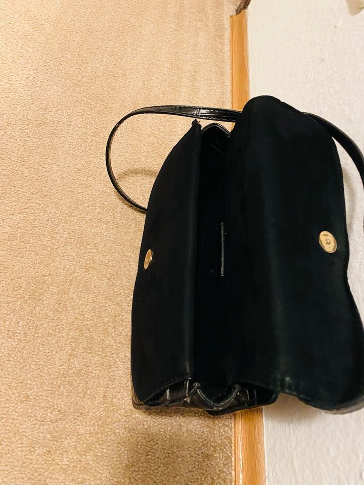 Zara kleine Damen Handtasche, schwarz, aus Kunstleder in Hamburg
