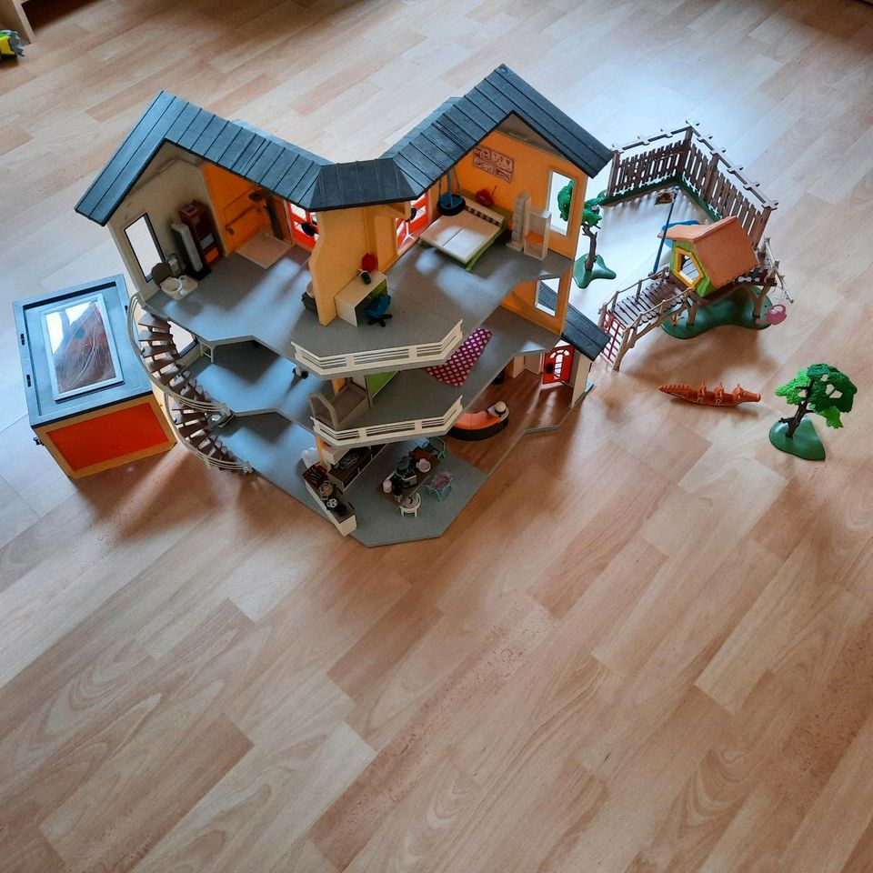 Playmobil city life Haus 9266 mit Etagenerweiterung viel Zubehör in Simmerath