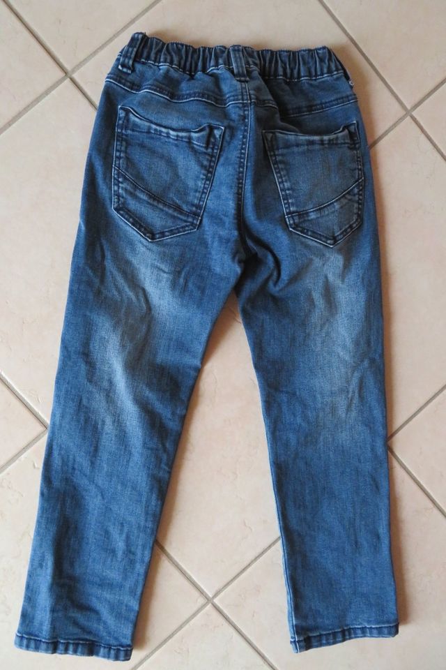 Jeans mit Elastikbund von s.Oliver in Größe 128 in Kranzberg