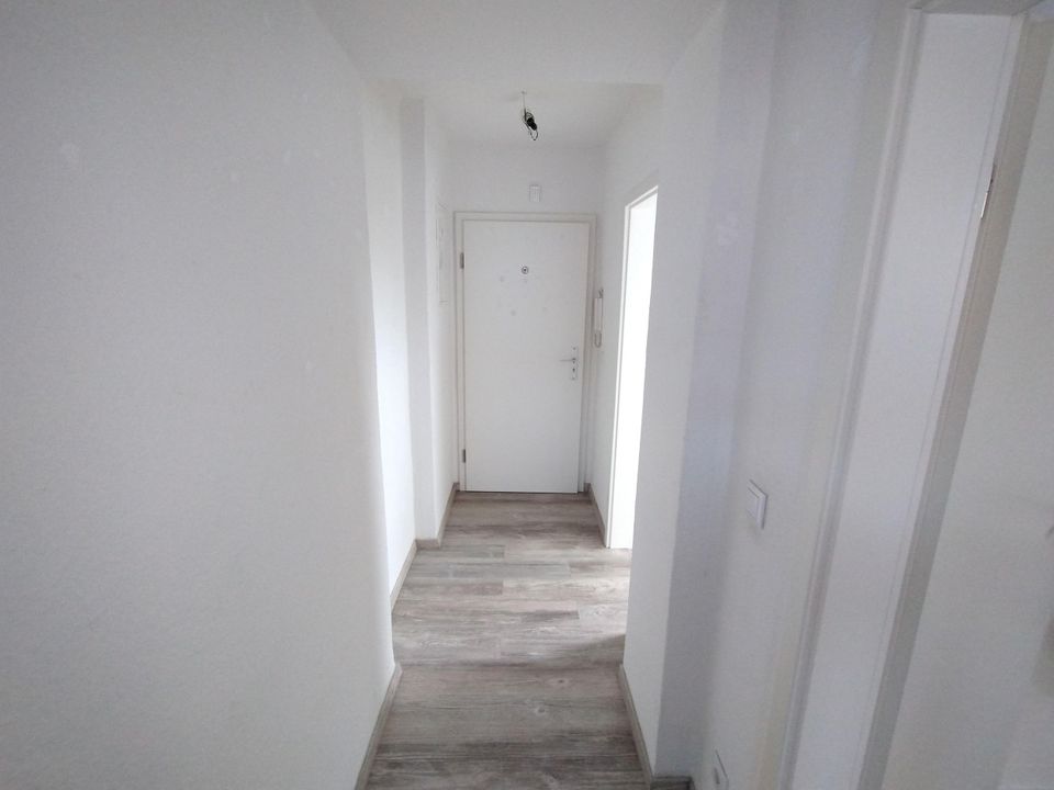 SINGLE-APARTMENT | BADEWANNE | DACHGESCHOSS | zum 01.06. zu vermieten in Heiligenhafen 