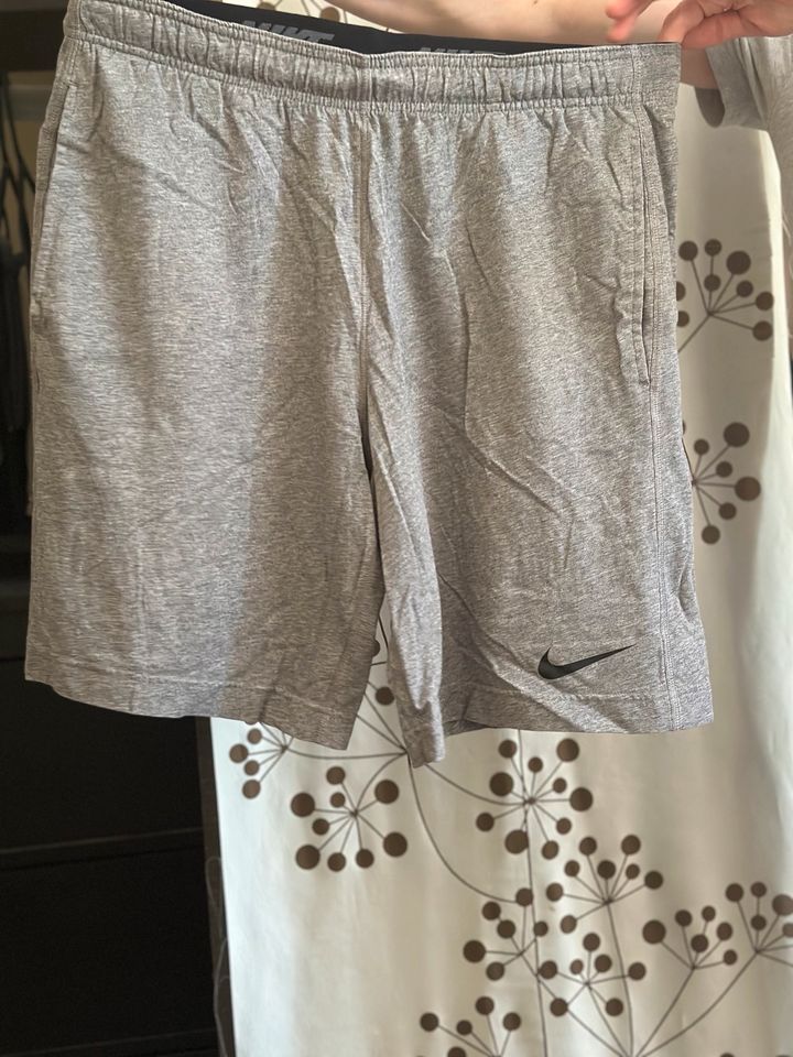 Nike Dry Fit Basketball Short grau Gr. S in Cottbus