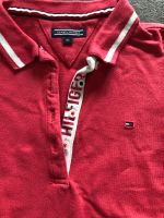 116 Tommy Hilfiger T-Shirt Poloshirt rot Niedersachsen - Burgwedel Vorschau