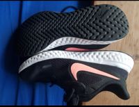 NIKE Mädchen Sport Schuhe Gr: 36,5 wie neu  NP: 55 € Baden-Württemberg - Hausach Vorschau