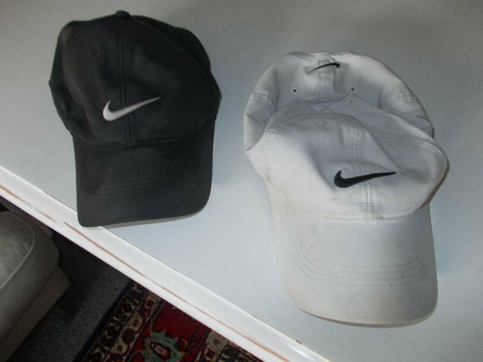 2 Klasse Golfcappy von NIKEGOLF in Stade