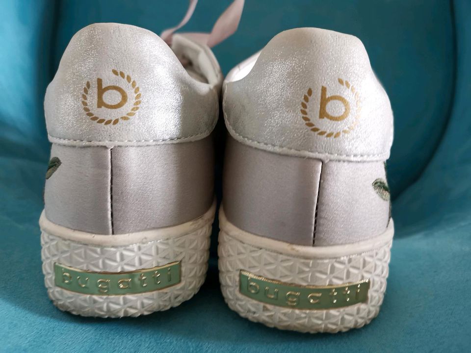 BUGATTI DAMEN SNEAKER SATIN LEDER GR42 NEUWERTIG in Itzehoe