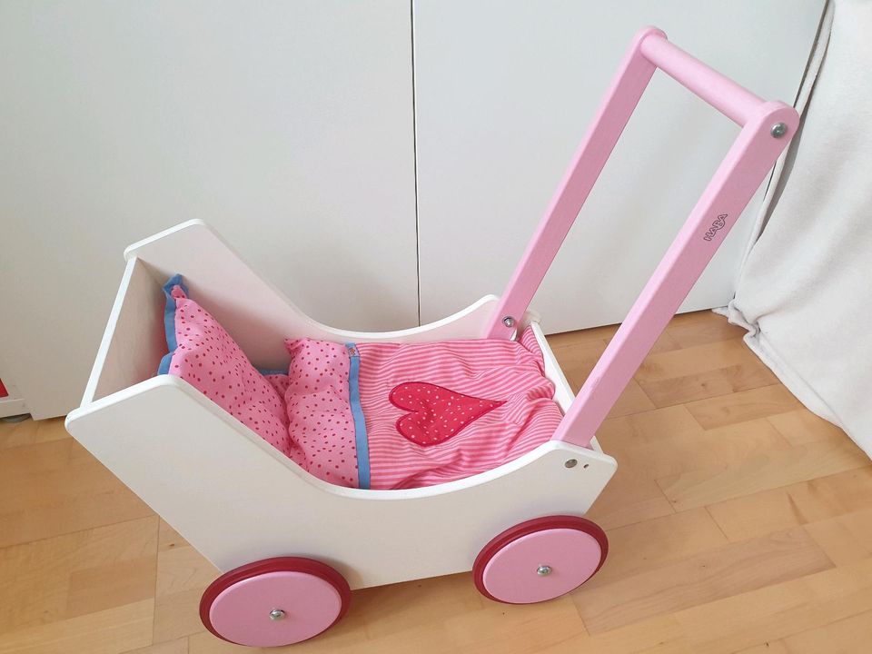 HABA Puppenwagen weiß Herzen wie neu inkl Kissen NP 139 Holz rosa in Köln