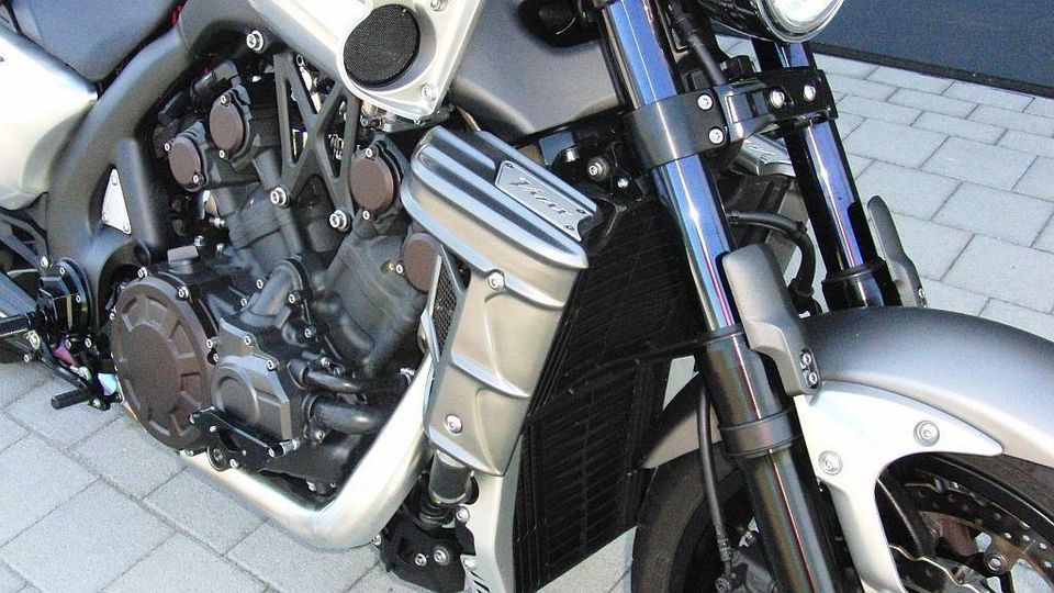 Yamaha Vmax 1700, V Max 1700 Kühlerverkleidung, Kühlercover in Donzdorf